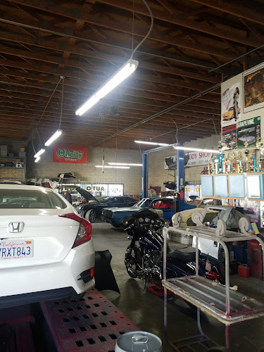 Johnny’s Auto Color & Body Works