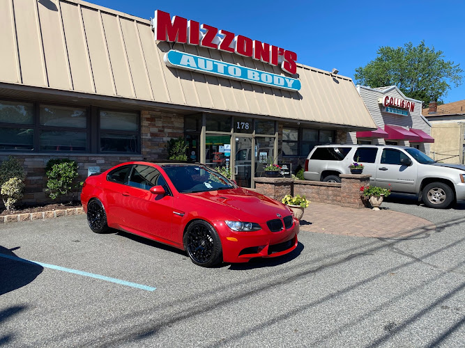 Mizzoni’s Auto Body