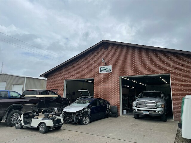 Mike’s Collision & Tire